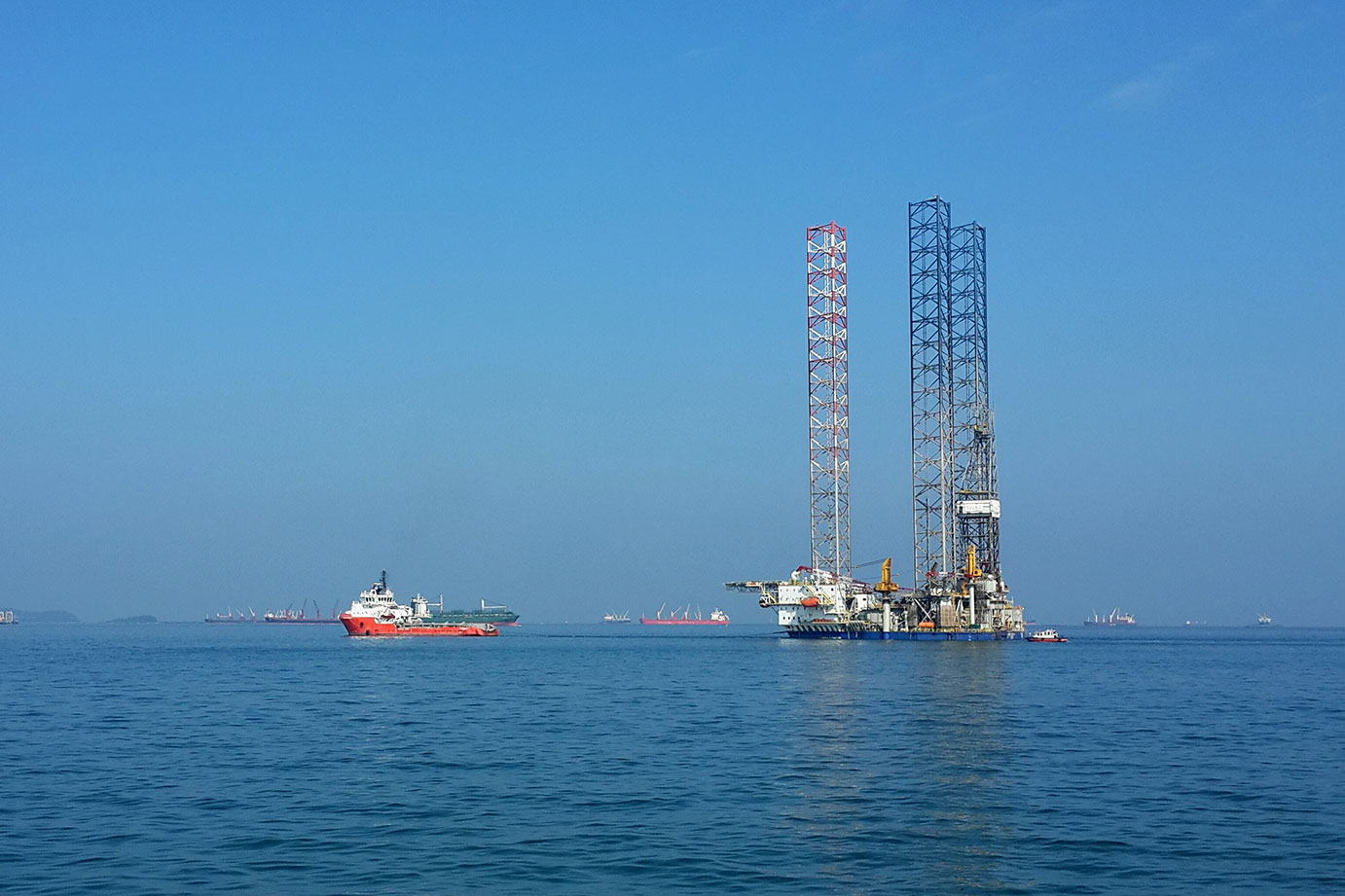 Oil Rig in Tow